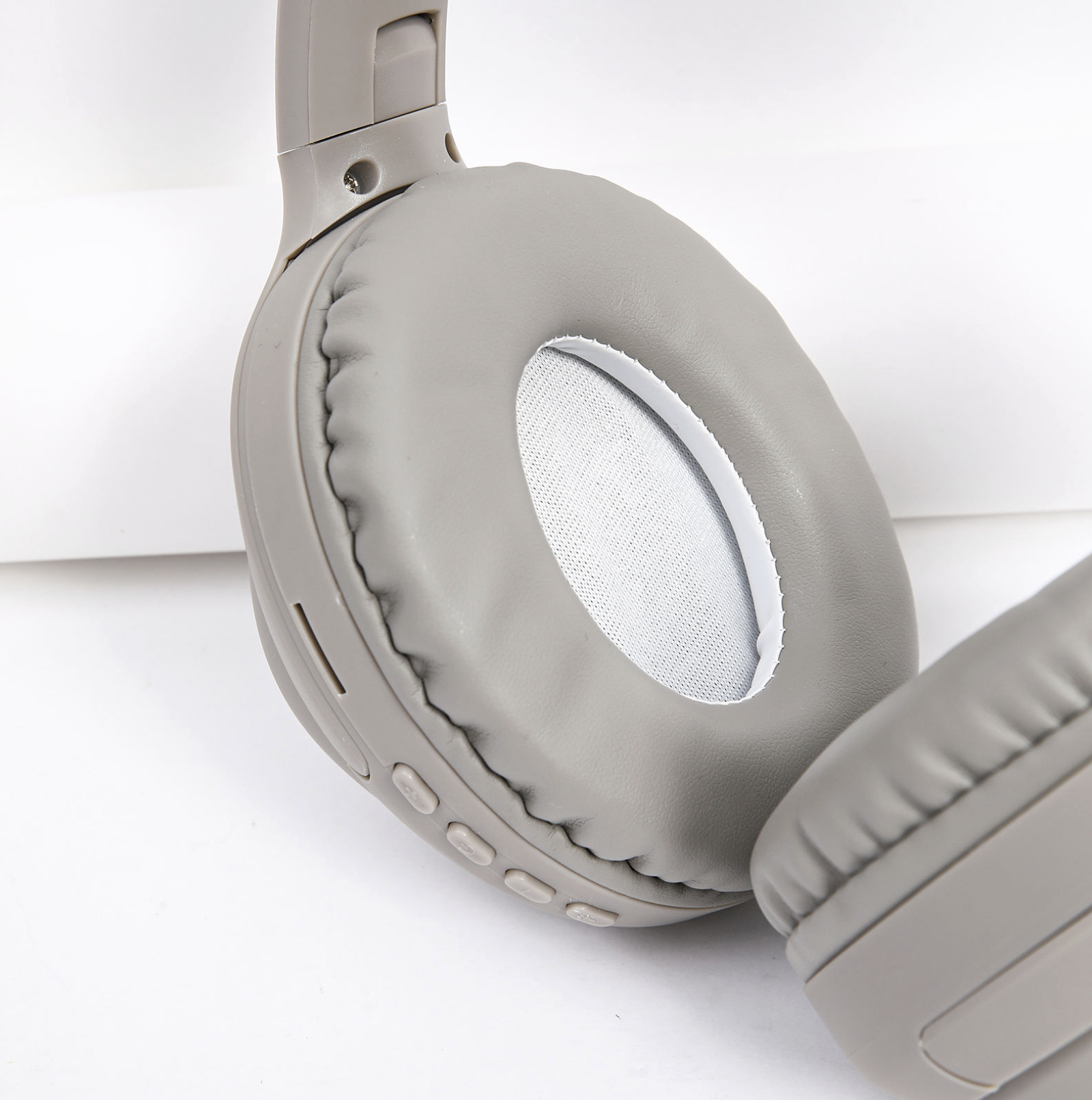 Portable Wireless HiFi Stereo Headphones – Over-Ear Sports Headset with Microphone